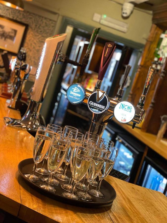 The Fountain Inn & Riverside Restaurant Okehampton Bagian luar foto