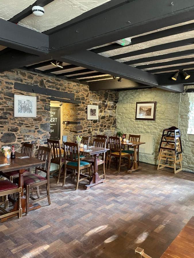 The Fountain Inn & Riverside Restaurant Okehampton Bagian luar foto