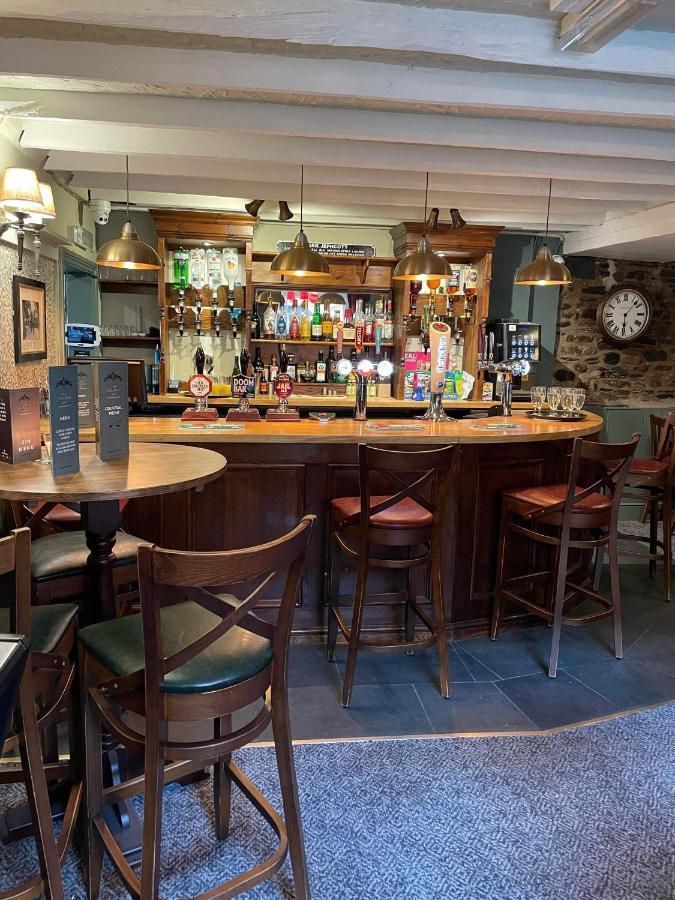 The Fountain Inn & Riverside Restaurant Okehampton Bagian luar foto