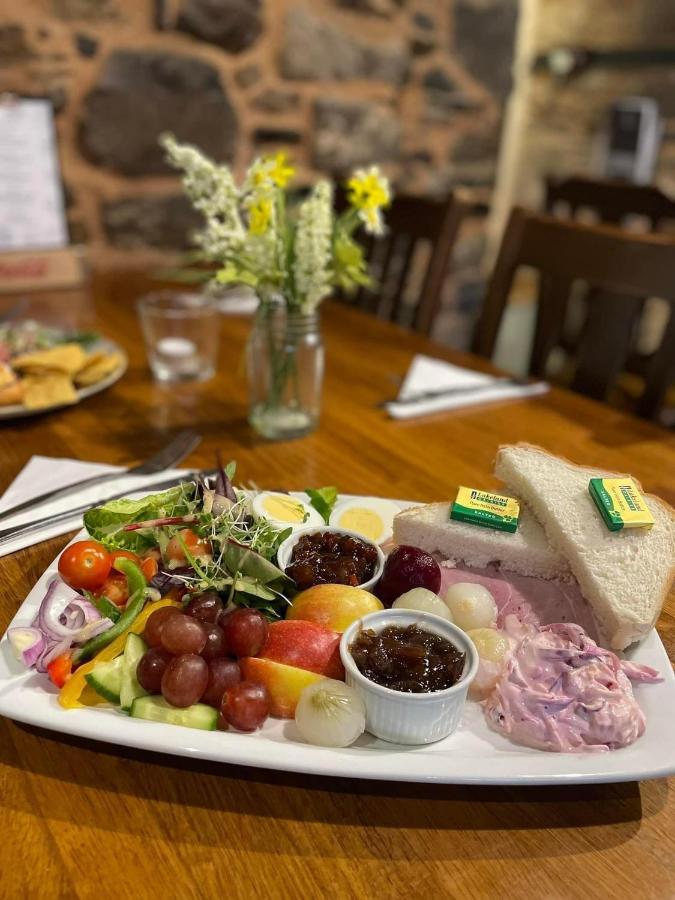 The Fountain Inn & Riverside Restaurant Okehampton Bagian luar foto
