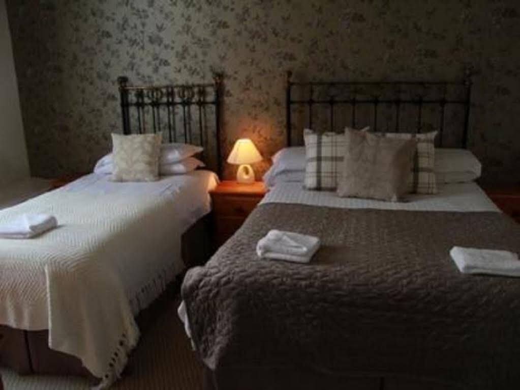 The Fountain Inn & Riverside Restaurant Okehampton Bagian luar foto