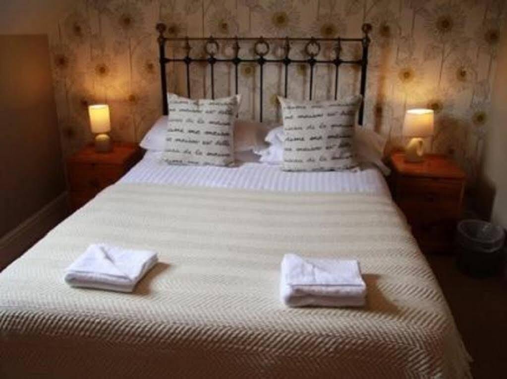 The Fountain Inn & Riverside Restaurant Okehampton Bagian luar foto