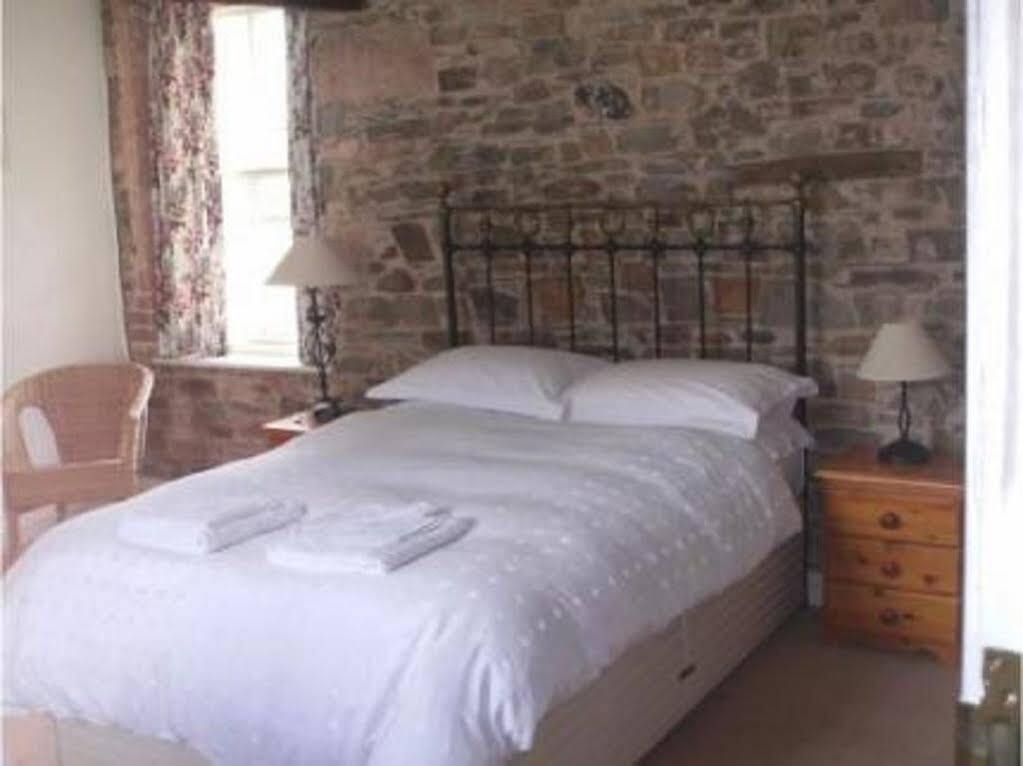 The Fountain Inn & Riverside Restaurant Okehampton Bagian luar foto
